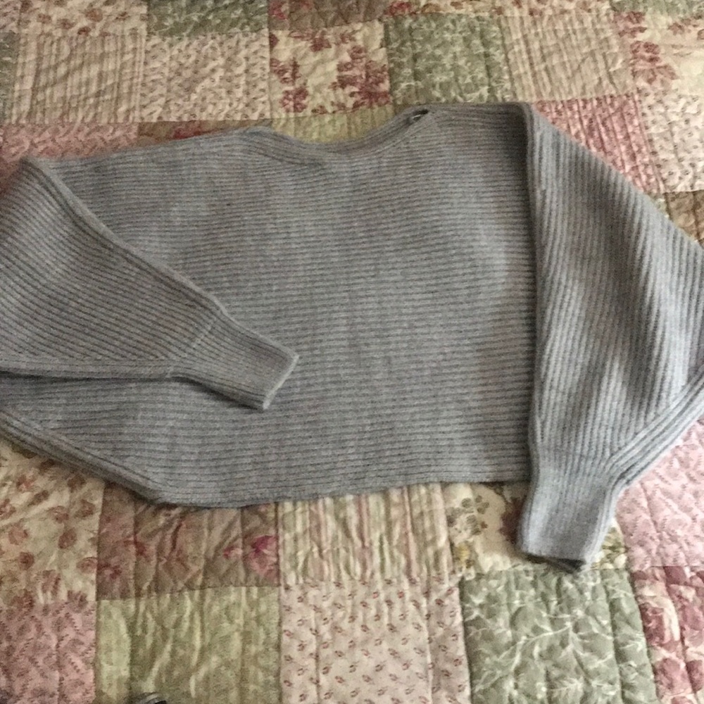Triangle Mid drift wing sweater